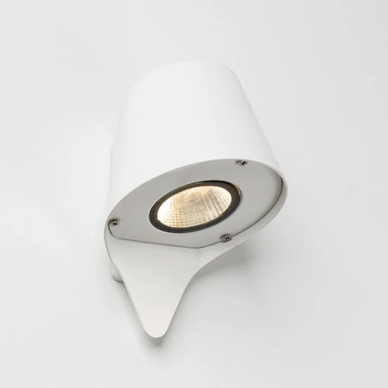 صورة جدارى خارجية  سور دائرة اطار ابيض الانارة اصفر 